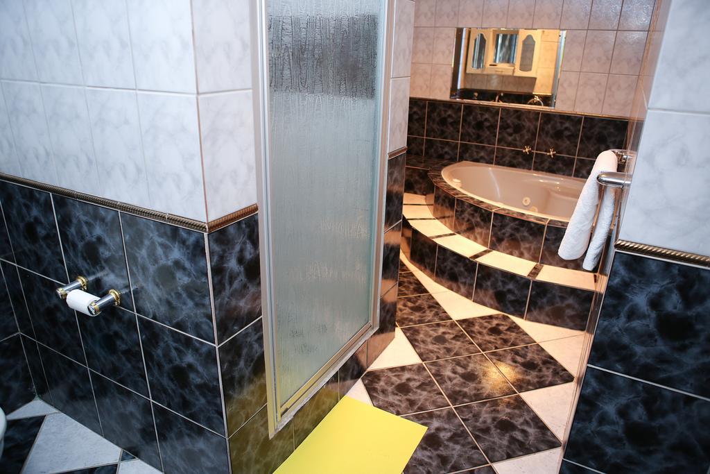 Oudtshoorn Homestay Accommodation מראה חיצוני תמונה
