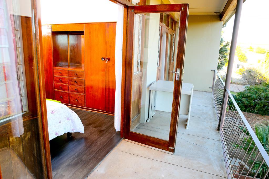 Oudtshoorn Homestay Accommodation מראה חיצוני תמונה