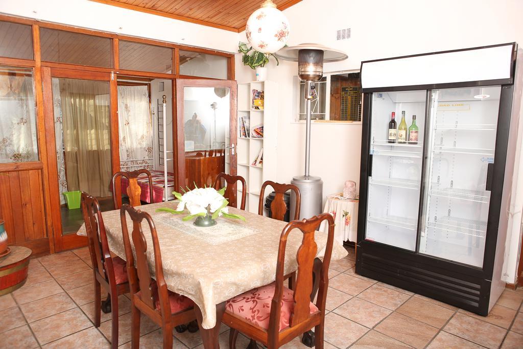 Oudtshoorn Homestay Accommodation מראה חיצוני תמונה