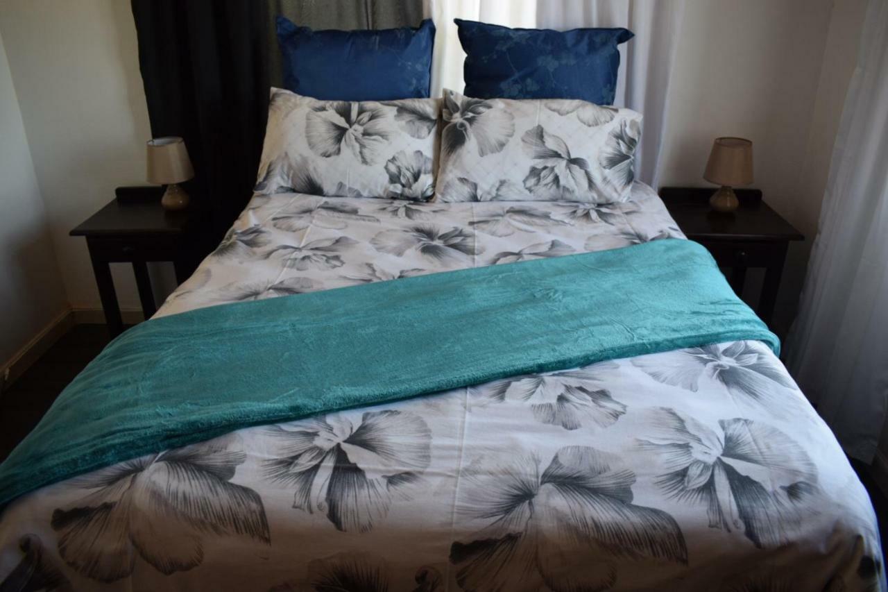 Oudtshoorn Homestay Accommodation מראה חיצוני תמונה