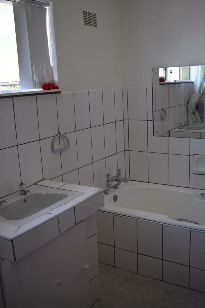 Oudtshoorn Homestay Accommodation מראה חיצוני תמונה